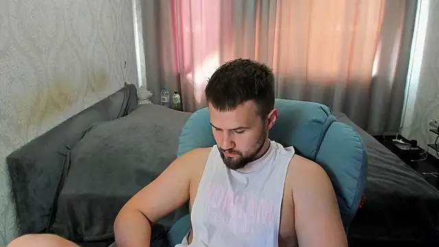 Snapshot of Vladik_b chatting on July 7, 8:51 am Vladik b online show from July 7, 8:51 am