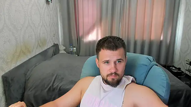 Snapshot of Vladik_b chatting on July 8, 9:03 am Vladik b online show from July 8, 9:03 am
