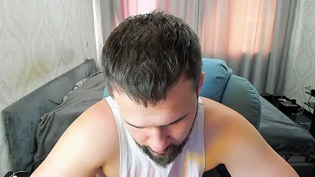 Snapshot of Vladik_b chatting on July 11, 8:50 am Vladik b online show from July 11, 8:50 am