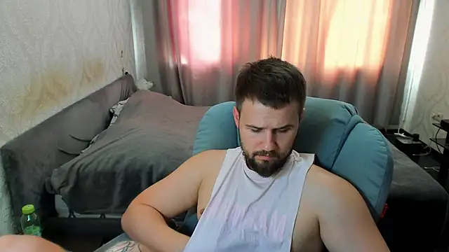 Snapshot of Vladik_b chatting on July 14, 10:21 am Vladik b online show from July 14, 10:21 am