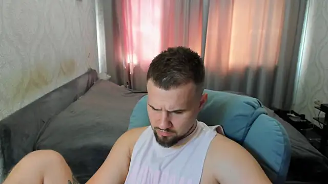 Snapshot of Vladik_b chatting on July 15, 8:41 am Vladik b online show from July 15, 8:41 am