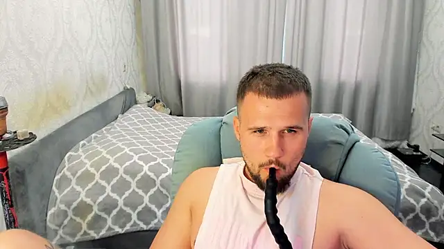 Snapshot of Vladik_b chatting on July 21, 4:09 pm Vladik b online show from July 21, 4:09 pm