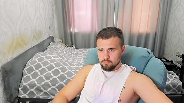 Snapshot of Vladik_b chatting on July 29, 9:29 am Vladik b online show from July 29, 9:29 am