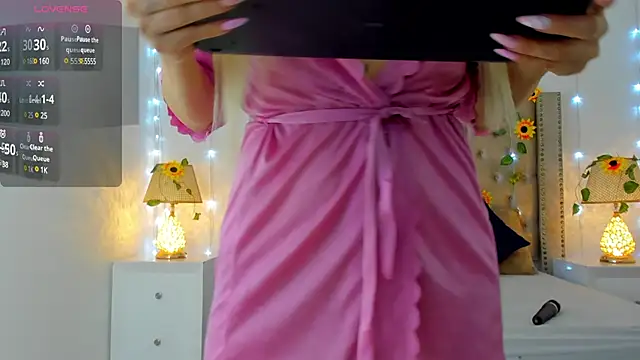 Snapshot of CandieGilson__ chatting on March 3, 12:37 pm CandieGilson   online show from March 3, 12:37 pm