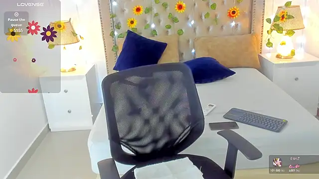 Snapshot of CandieGilson__ chatting on March 11, 6:41 pm CandieGilson   online show from March 11, 6:41 pm