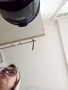 Snapshot of CandieGilson__ chatting on October 1, 11:05 am CandieGilson   online show from October 1, 11:05 am