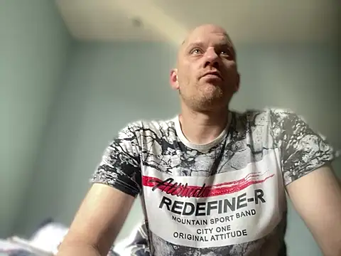 Snapshot of Krzysiekg123 chatting on February 19, 9:17 am Krzysiekg123 online show from February 19, 9:17 am