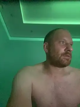 Snapshot of Krzysiekg123 chatting on October 17, 10:23 pm Krzysiekg123 online show from October 17, 10:23 pm