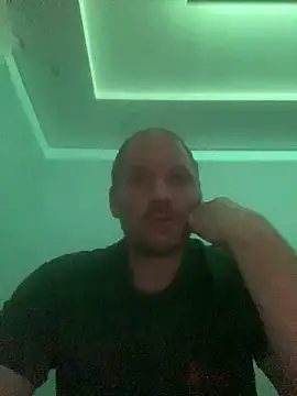 Snapshot of Krzysiekg123 chatting on November 14, 7:34 pm Krzysiekg123 online show from November 14, 7:34 pm