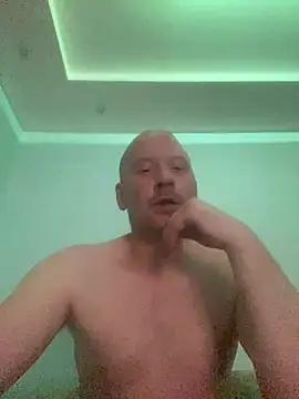 Krzysiekg123 online show from February 8, 8:23 pm