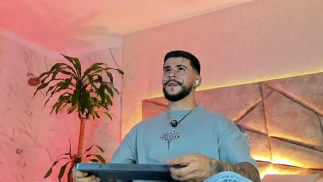 Snapshot of DickGriffith_ chatting on September 28, 7:14 am DickGriffith online show from September 28, 7:14 am