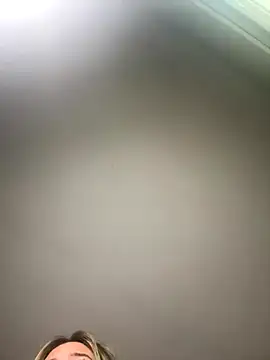 Snapshot of angelicasn0w chatting on October 24, 1:18 pm angelicasn0w online show from October 24, 1:18 pm