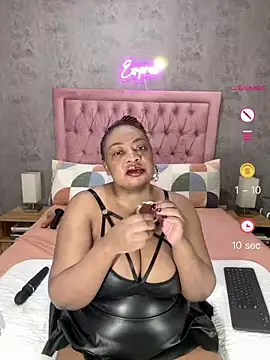 Snapshot of VixenRoyaleX chatting on June 20, 2:25 am VixenRoyaleX online show from June 20, 2:25 am