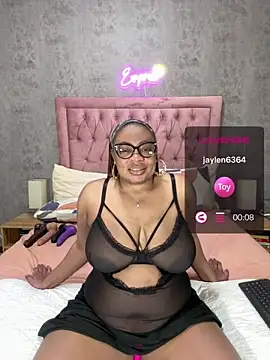 Snapshot of VixenRoyaleX chatting on July 9, 2:04 am VixenRoyaleX online show from July 9, 2:04 am