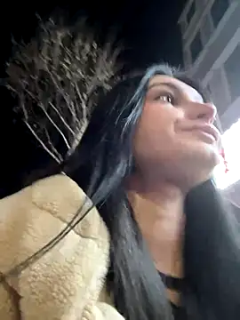 Snapshot of lunalovelee chatting on December 1, 1:05 pm lunalovelee online show from December 1, 1:05 pm