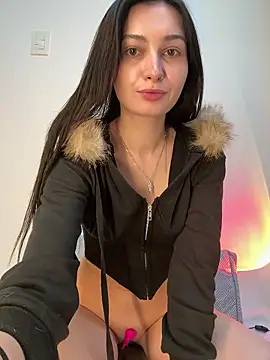 Snapshot of lunalovelee chatting on December 14, 2:00 pm lunalovelee online show from December 14, 2:00 pm