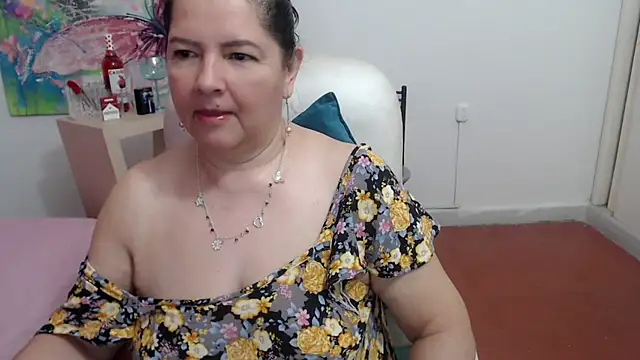 leonela 69 online show from October 15, 4:45 am