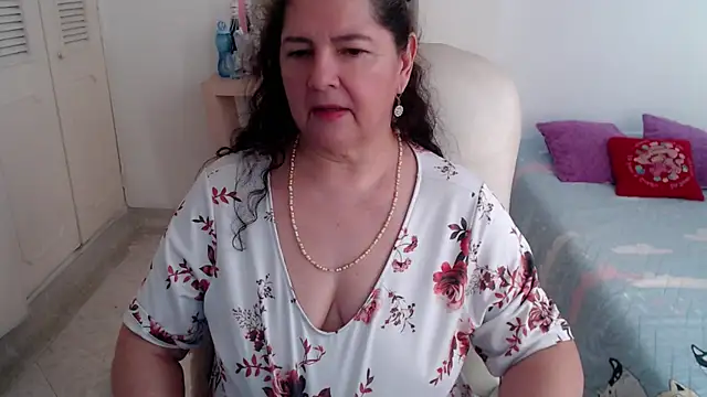 leonela 69 online show from March 31, 1:00 pm