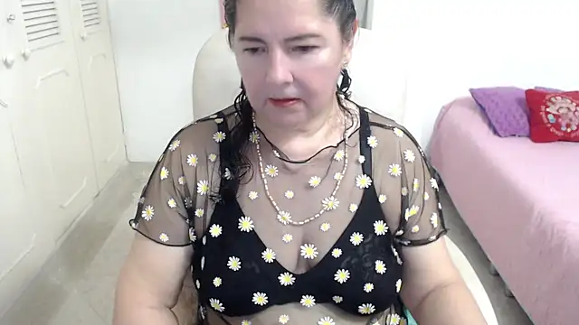 leonela 69 online show from May 2, 12:26 am