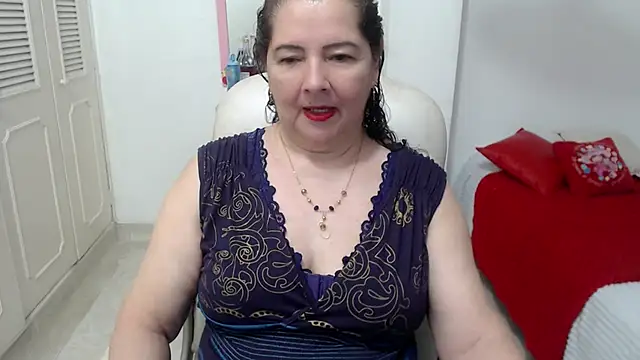 Snapshot of leonela_69 chatting on June 5, 10:48 pm leonela 69 online show from June 5, 10:48 pm