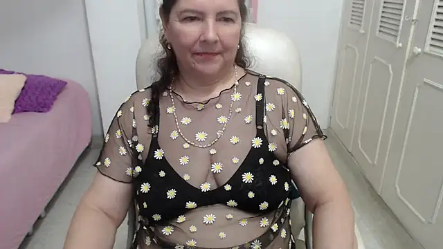 Snapshot of leonela_69 chatting on July 5, 4:19 am leonela 69 online show from July 5, 4:19 am