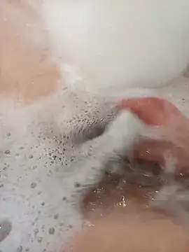 flo000031 online show from March 11, 11:27 am