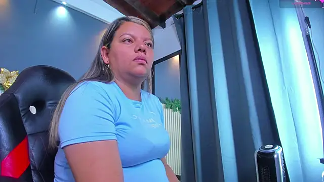 Aida-nicolle online show from December 17, 11:16 am