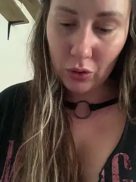 Snapshot of Mona_Plus chatting on March 12, 4:02 pm Mona Plus online show from March 12, 4:02 pm