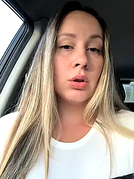 Snapshot of Mona_Plus chatting on October 2, 6:53 am Mona Plus online show from October 2, 6:53 am