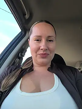 Snapshot of Mona_Plus chatting on November 9, 8:01 am Mona Plus online show from November 9, 8:01 am