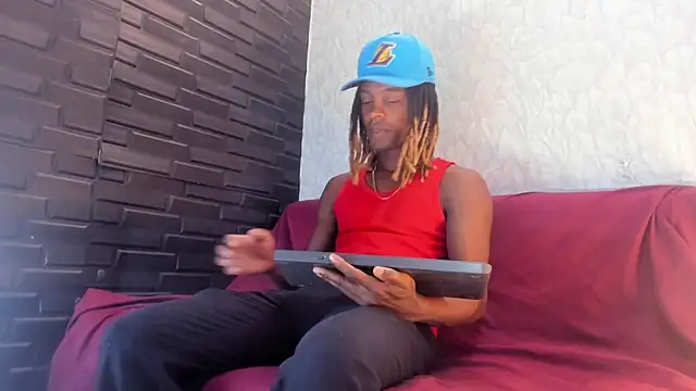 Snapshot of LooganX chatting on October 7, 2:14 pm LooganX online show from October 7, 2:14 pm