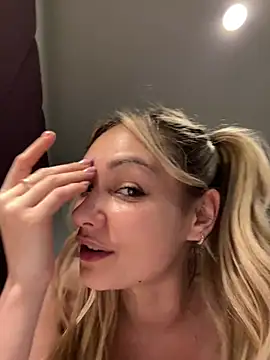 Snapshot of skyemorgan01 chatting on January 11, 5:12 am skyemorgan01 online show from January 11, 5:12 am