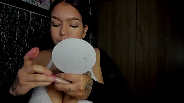 Snapshot of Bellota_Girl chatting on October 18, 12:02 am Bellota Girl online show from October 18, 12:02 am