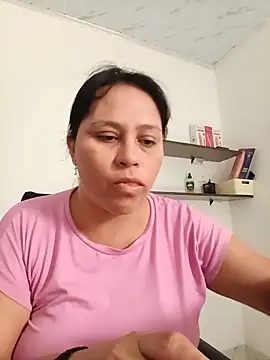 Snapshot of promiscuous-indecent-momm chatting on June 5, 1:17 pm promiscuous-indecent-momm online show from June 5, 1:17 pm
