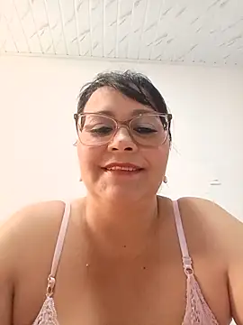 Snapshot of promiscuous-indecent-momm chatting on June 13, 8:40 pm promiscuous-indecent-momm online show from June 13, 8:40 pm