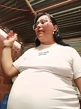 Snapshot of promiscuous-indecent-momm chatting on July 9, 8:46 pm promiscuous-indecent-momm online show from July 9, 8:46 pm