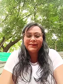 Snapshot of promiscuous-indecent-momm chatting on July 13, 8:11 pm promiscuous-indecent-momm online show from July 13, 8:11 pm