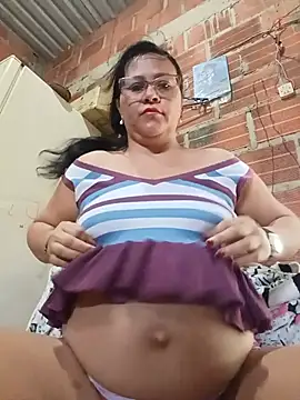 Snapshot of promiscuous-indecent-momm chatting on July 21, 1:35 pm promiscuous-indecent-momm online show from July 21, 1:35 pm