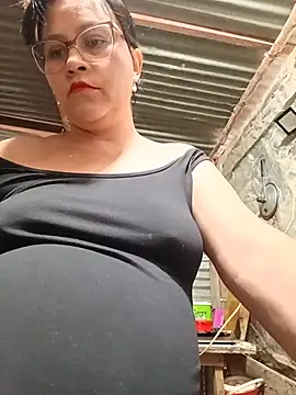 Snapshot of promiscuous-indecent-momm chatting on July 22, 9:39 pm promiscuous-indecent-momm online show from July 22, 9:39 pm