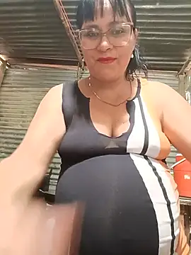 Snapshot of promiscuous-indecent-momm chatting on August 3, 9:07 pm promiscuous-indecent-momm online show from August 3, 9:07 pm