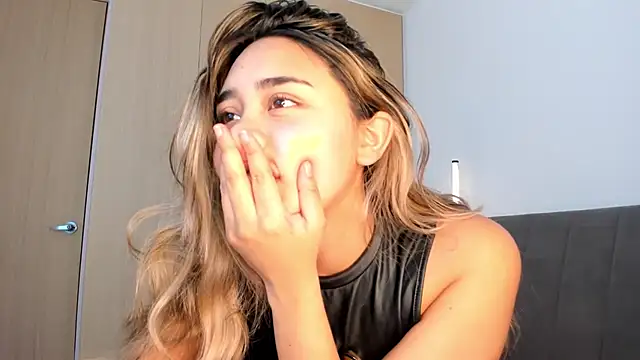 Snapshot of Hornyholly__ chatting on January 10, 4:53 pm Hornyholly online show from January 10, 4:53 pm