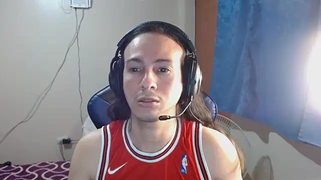 cholitohermoso online show from February 15, 7:49 am