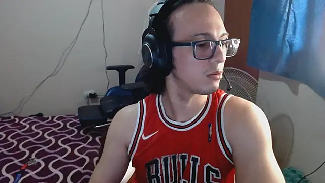 cholitohermoso online show from February 15, 9:15 pm