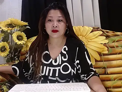 Snapshot of UrSweetClassyPinay chatting on June 6, 6:23 pm UrSweetClassyPinay online show from June 6, 6:23 pm