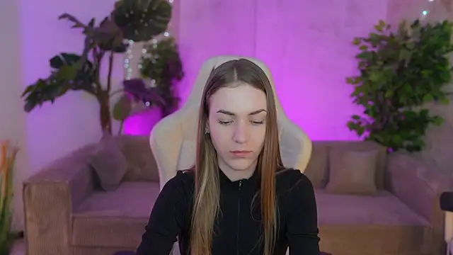 Layla Sweet  online show from March 17, 3:29 pm