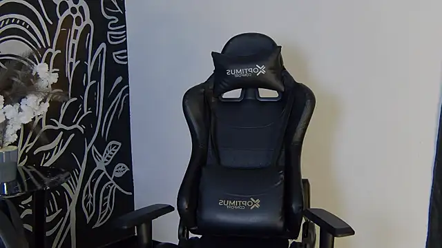 Arii moon online show from April 1, 8:06 pm