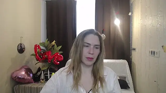 TessaDaybreak online show from February 21, 10:39 am