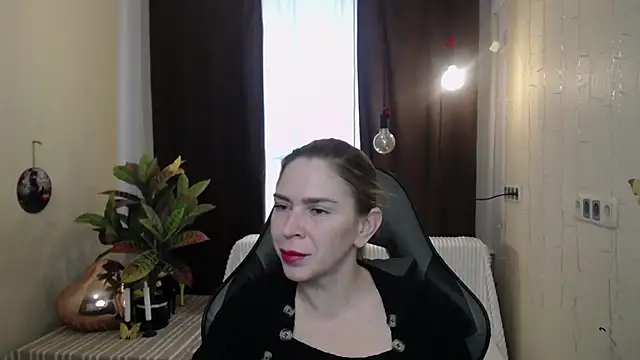 TessaDaybreak online show from February 27, 7:23 am