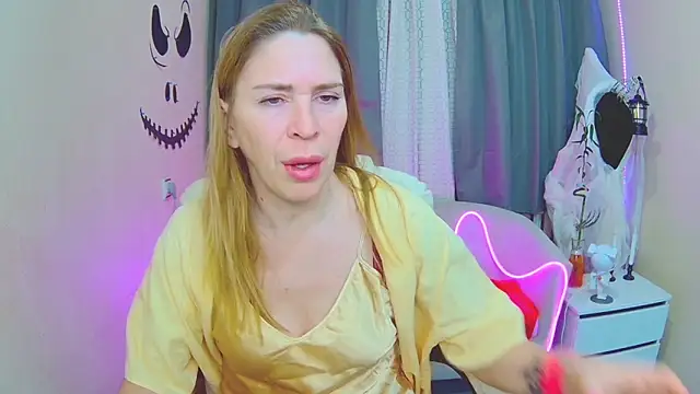 TessaDaybreak online show from November 4, 7:51 am