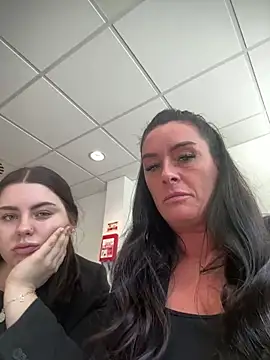 Layla Gilf Mae online show from March 20, 3:04 pm